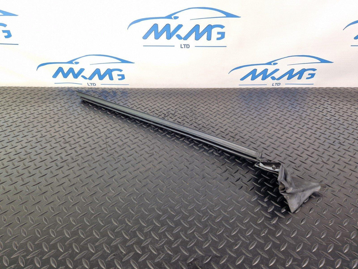 MERCEDES CLA C117 FRONT RIGHT O/S WINDOW SEAL DOOR GASKET SEALING A1177250265