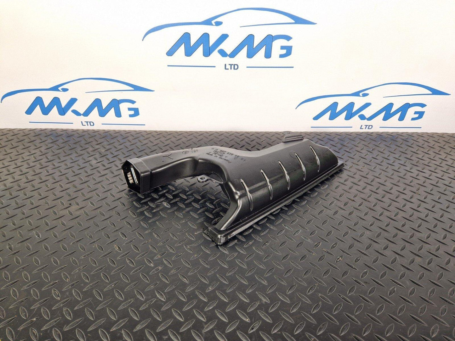 18-ON MERCEDES BENZ SPRINTER W907 W910 DASHBOARD AIR DUCT A9078304801