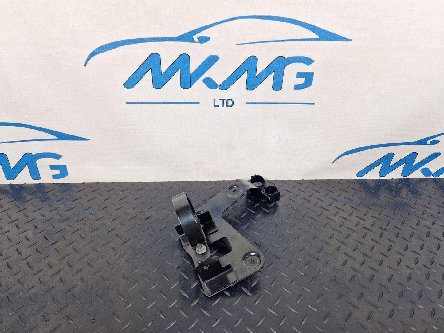16-23 AUDI A5 F5 SPORTBACK S-LINE COOLANT PUMP BRACKET 8W0145896C 8W0145879B