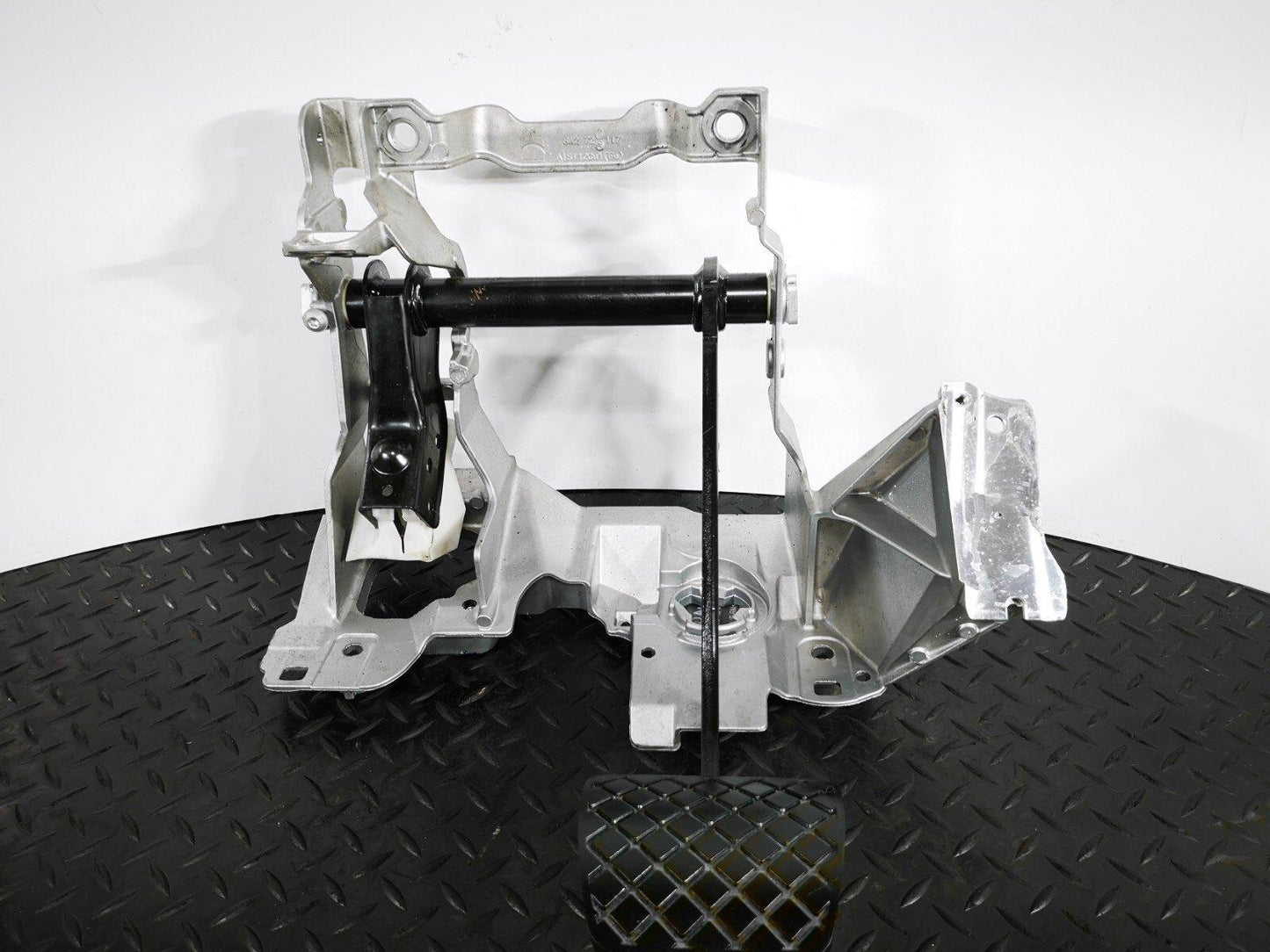 16-19 AUDI A4 B9 V6 3.0TDI AUTOMATIC GEARBOX BRAKE PEDAL & FRAME 8W2723140