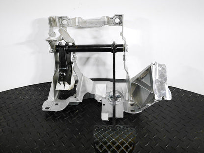 16-19 AUDI A4 B9 V6 3.0TDI AUTOMATIC GEARBOX BRAKE PEDAL & FRAME 8W2723140