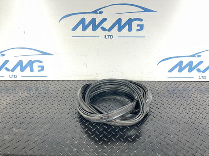 16-19 AUDI A4 B9 SALOON GENUINE TAILGATE RUBBER SEAL 8W5827705D