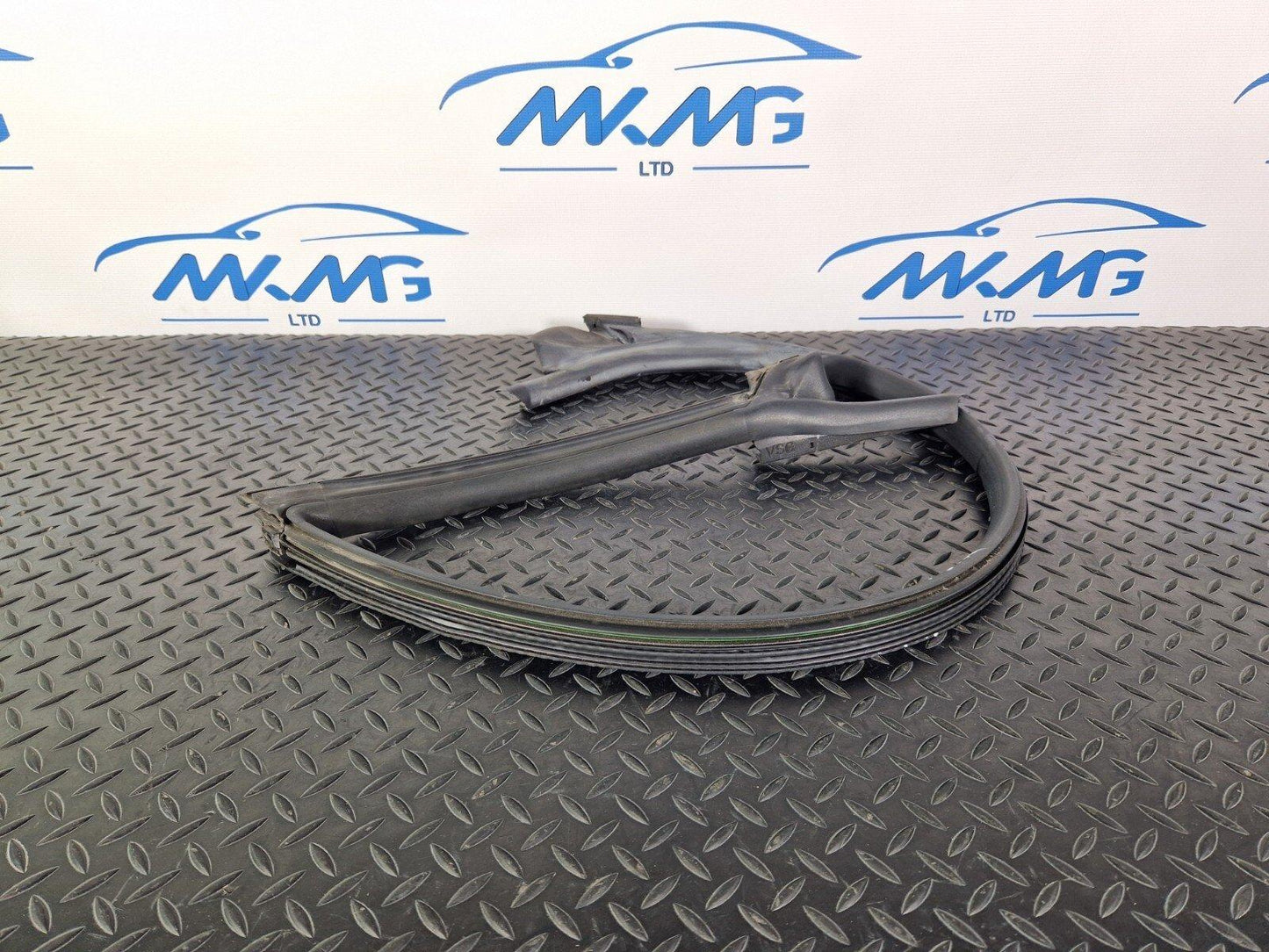 15-18 AUDI A7 4G GENUINE OEM FRONT LEFT  N/S UPPER DOOR RUBBER SEAL 4G8845353J