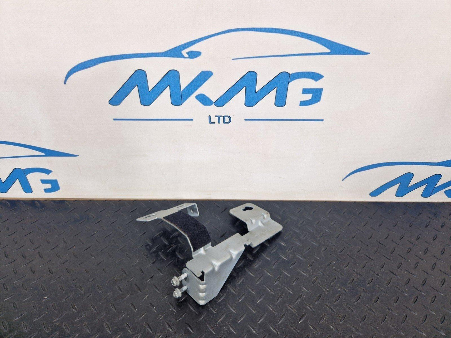 19-ON MERCEDES BENZ A CLASS EQ W177 WATER COOLER VALVE BRACKET A1775043700