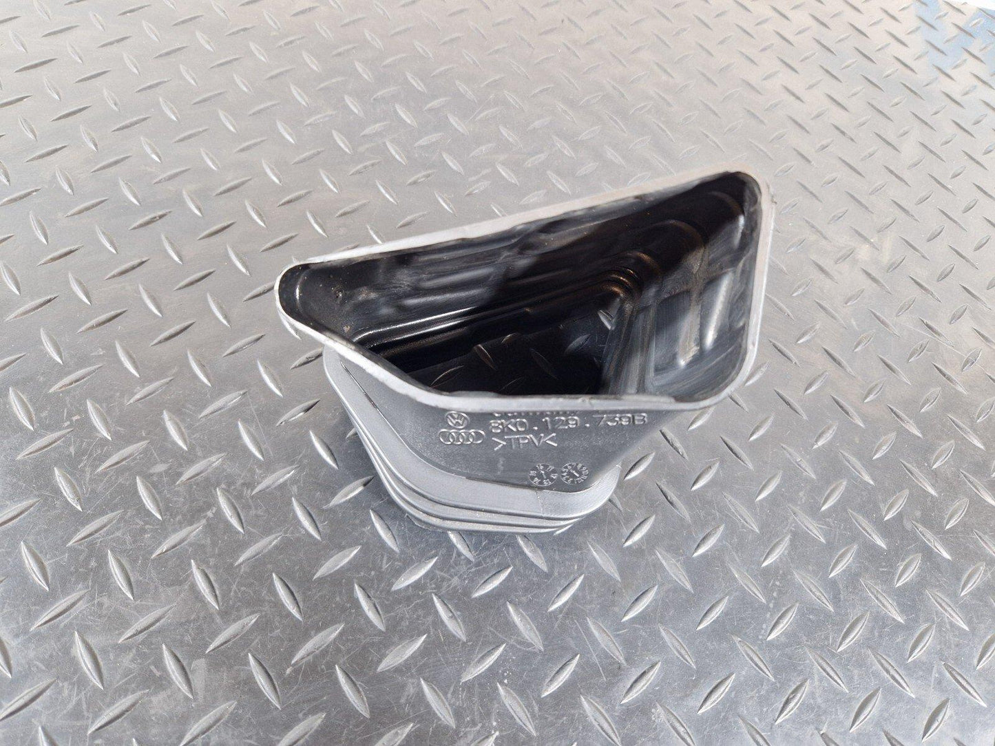 12-17 AUDI Q5 GENUINE OEM AIR INTAKE DUCT PIPE TUBE 8K0129739B