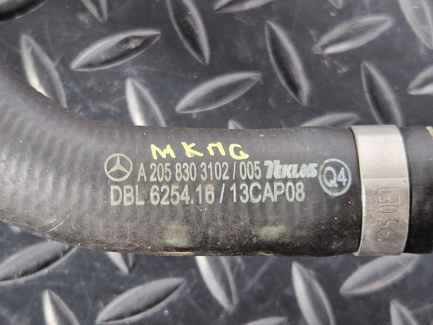 14-21 MERCEDES BENZ C220d W205 OEM COOLANT RADIATOR HOSE PIPE A2058303102