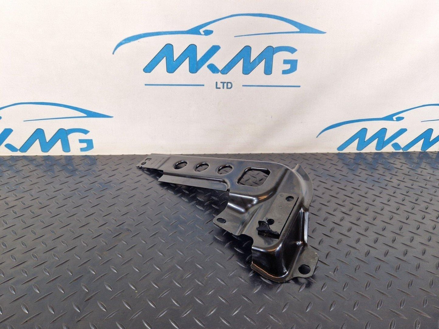 14-21 MERCEDES BENZ C300h W205 BOOT TRUNK FLOOR LEFT SUPPORT BRACKET A2056100102