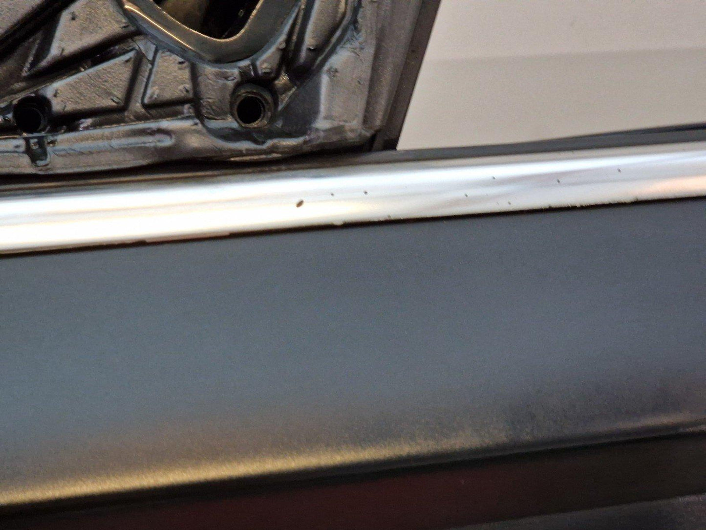 12-18 AUDI A6 C7 GENUINE FRONT LEFT N/S COMPLETE DOOR BLACK (NEEDS REPAINTING)