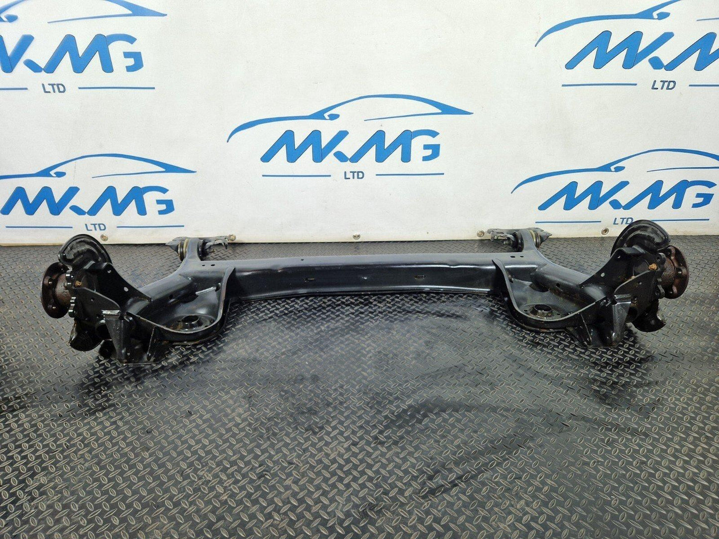 19-ON MERCEDES CLA E250e C118 GENUINE REAR AXLE WITH WHEEL BEARING 11858413000