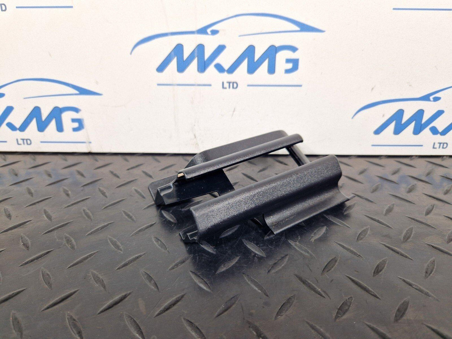 14-21 MERCEDES BENZ C200d W205 OEM FRONT SEAT GUIDE RAIL END COVER A2059190700