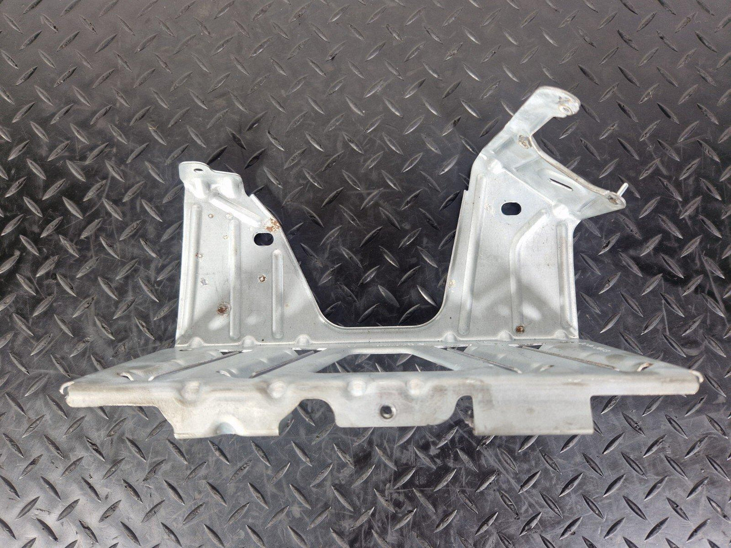 11-18 BMW 6 SERIES F06 HARMAN KARDON AMPLIFIER BRACKET MOUNT HOLDER 9174269