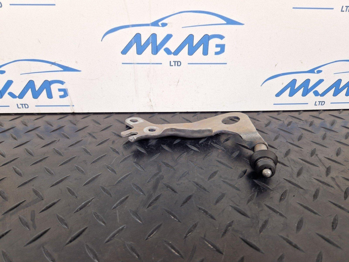 14-21 MERCEDES-BENZ C250 W205 OEM ENGINE LEFT REAR LIFTING LUG CLIP MOUNT HOLDER