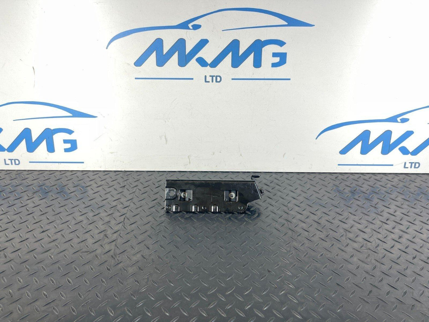 16-19 AUDI A4 B9 GENUINE MOUNTING FOR TIE-DOWN EYE 8W9813982