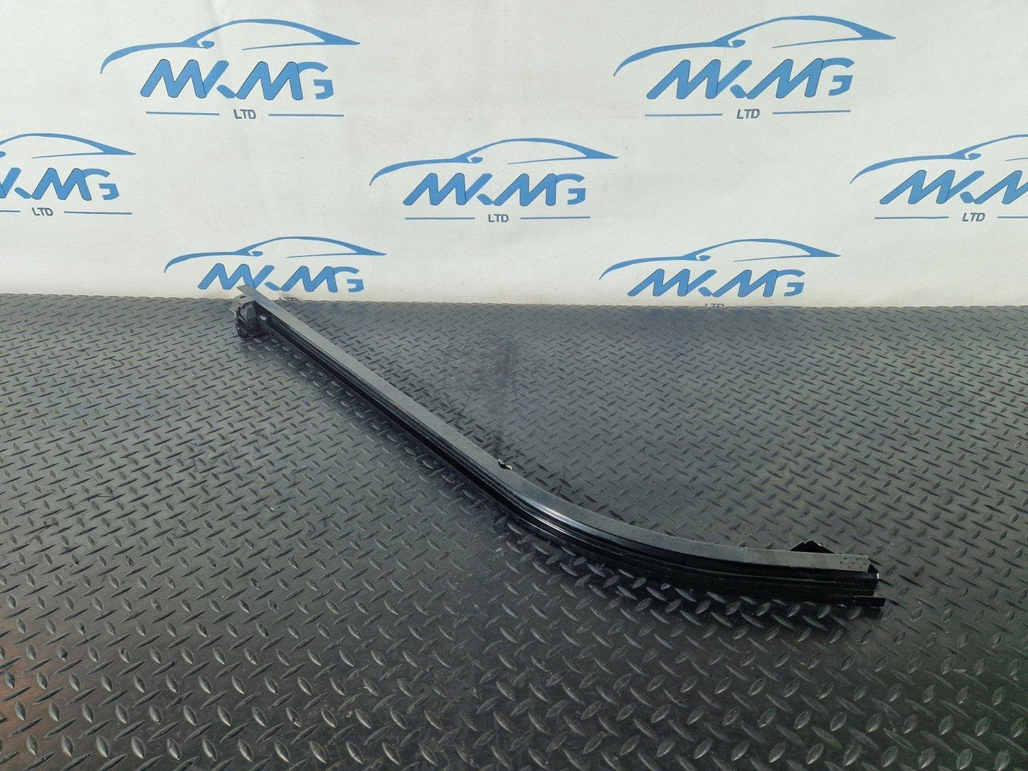 14-23 MERCEDES BENZ VITO W447 MIDDLE RIGHT SLIDING DOOR RUNNER GUIDE A4477662200