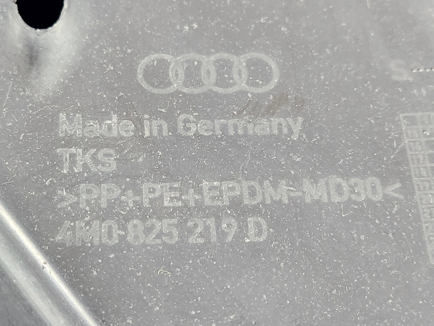 Audi Q7 4M Genuine Rear Right Underbody Cover 4M0825219D