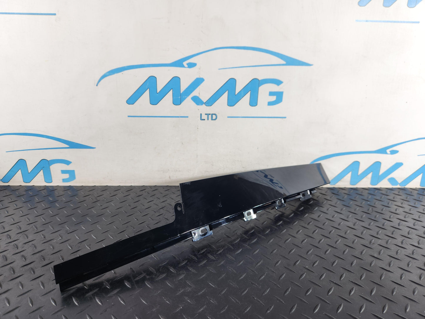 Range Rover Evoque Genuine Front Right Outer B-Pillar Trim Damaged K8D220554AD