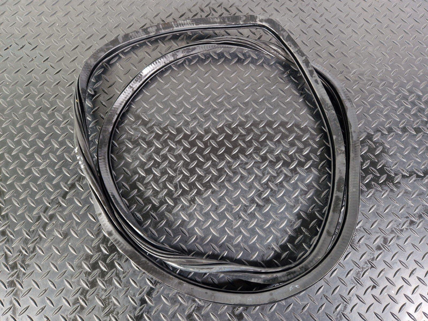 12-17 AUDI Q5 S-LINE GENUINE OEM REAR LEFT SIDE DOOR SEAL 8R0833721F