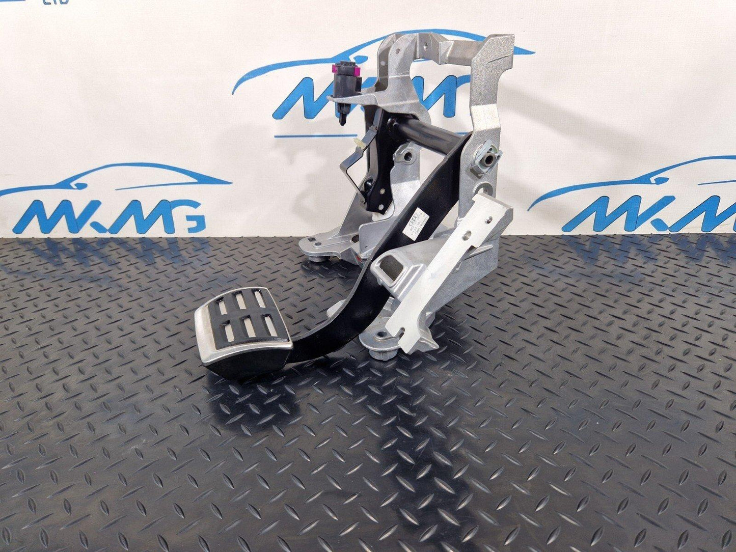 12-18 AUDI A6 C7 GENUINE BRAKE PEDAL BOX 8K2723140D