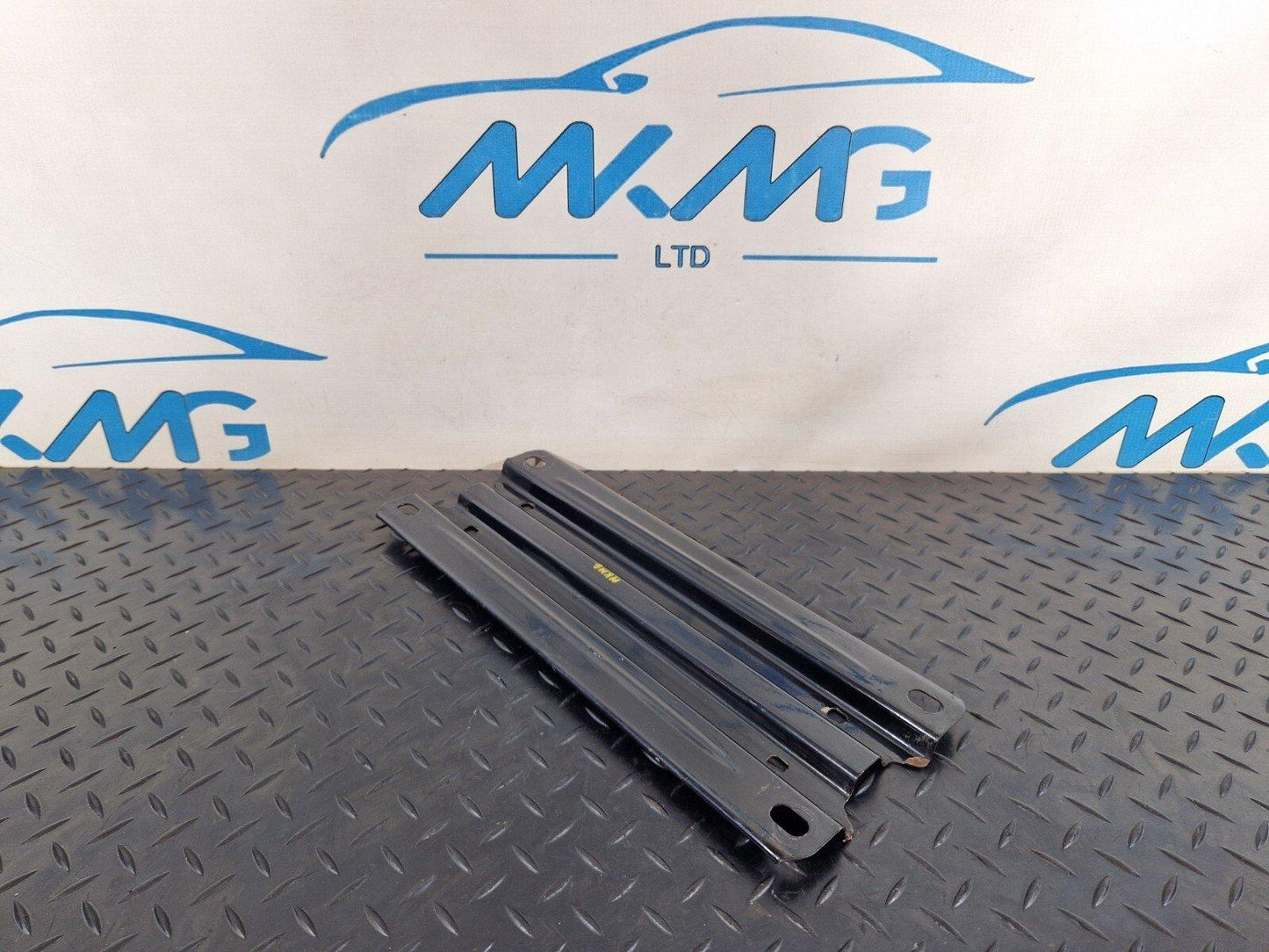 18-ON MERCEDES BENZ A CLASS W177 OEM UNDERBODY PANEL MOUNT BRACKET A1776161900