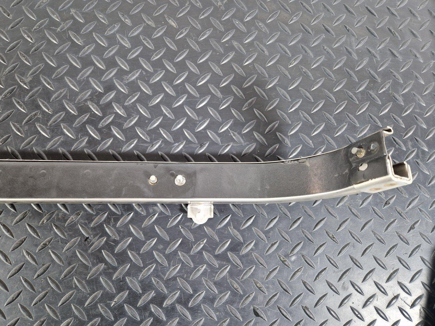 14-23 MERCEDES BENZ VITO W447 MIDDLE RIGHT SLIDING DOOR RUNNER GUIDE A4477662200