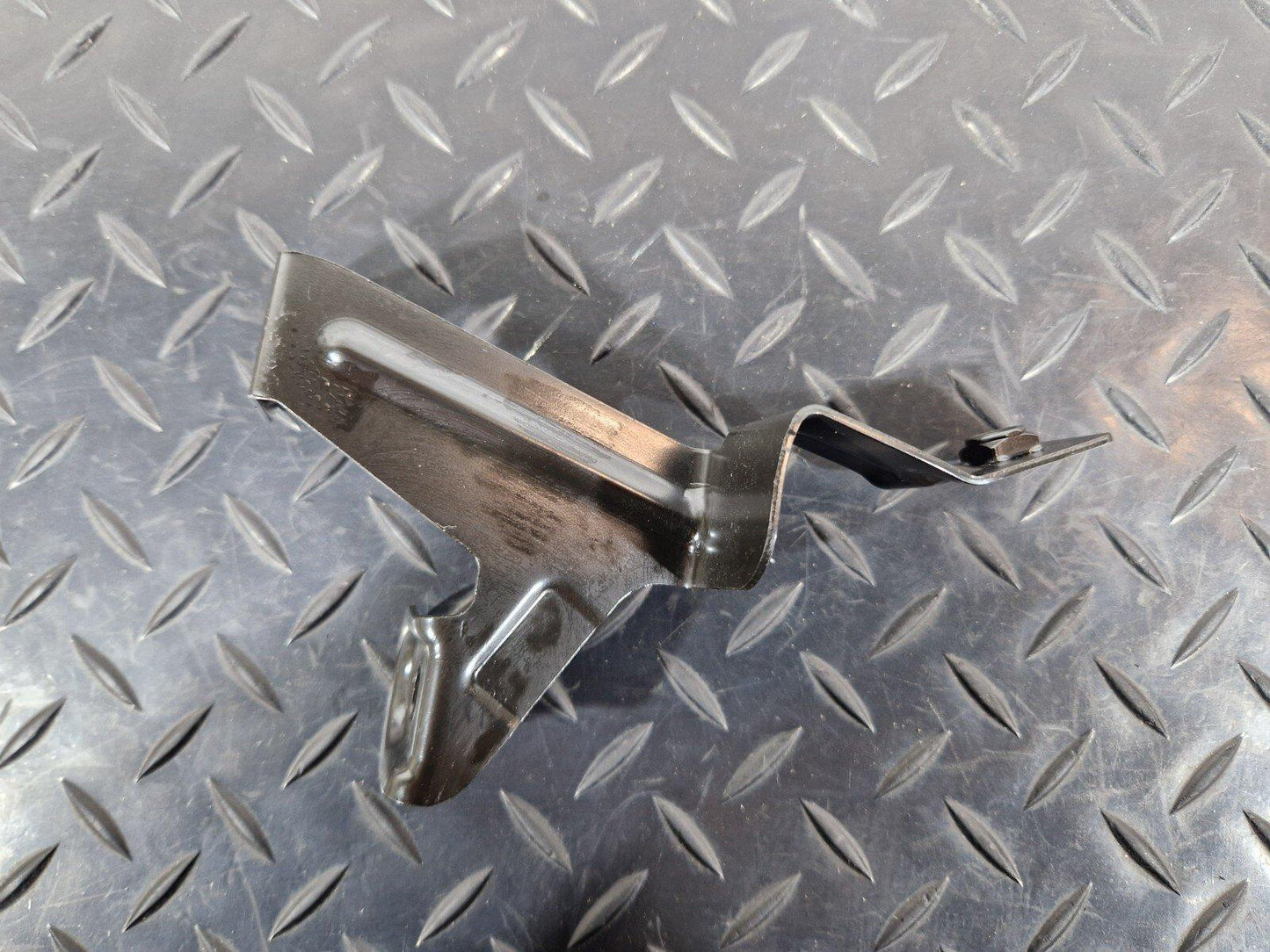 19-ON MERCEDES CLA C118 BOOT TRUNK FLOOR COMPARTMENT HOLDER BRACKET A1776801903