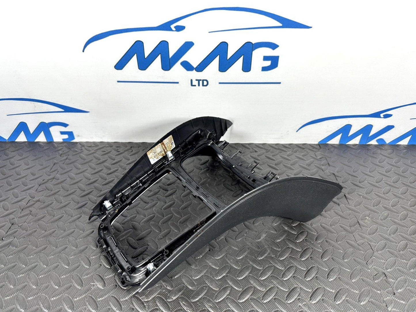 12-18 MERCEDES A-CLASS W176 GENUINE CENTRE CONSOLE TRIM A1766809900