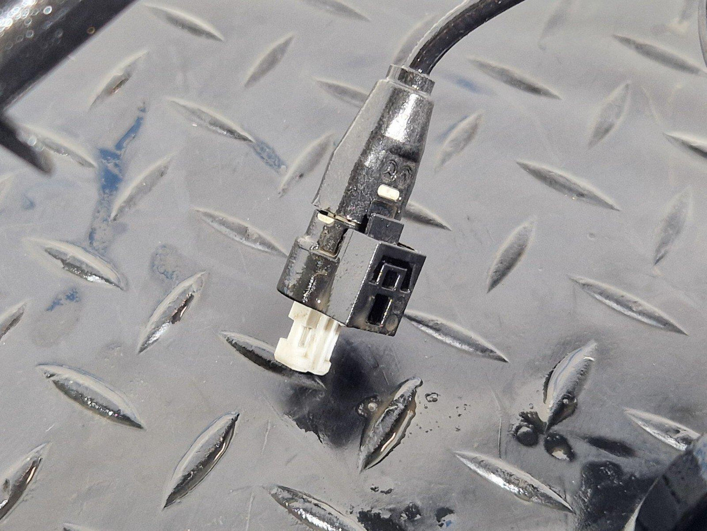 19-ON MERCEDES CLA C118 REAR RIGHT DRIVER SIDE SPEED SENSOR CABLE A2475401000