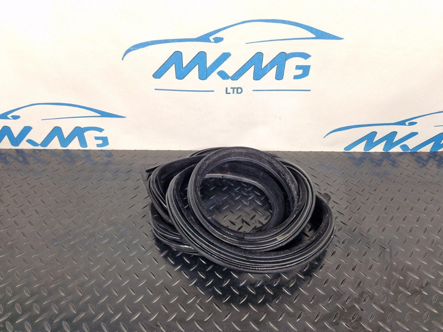 11-18 BMW 6 SERIES F06 REAR LEFT DOOR RUBBER WEATHER SEAL STRIP 7275315