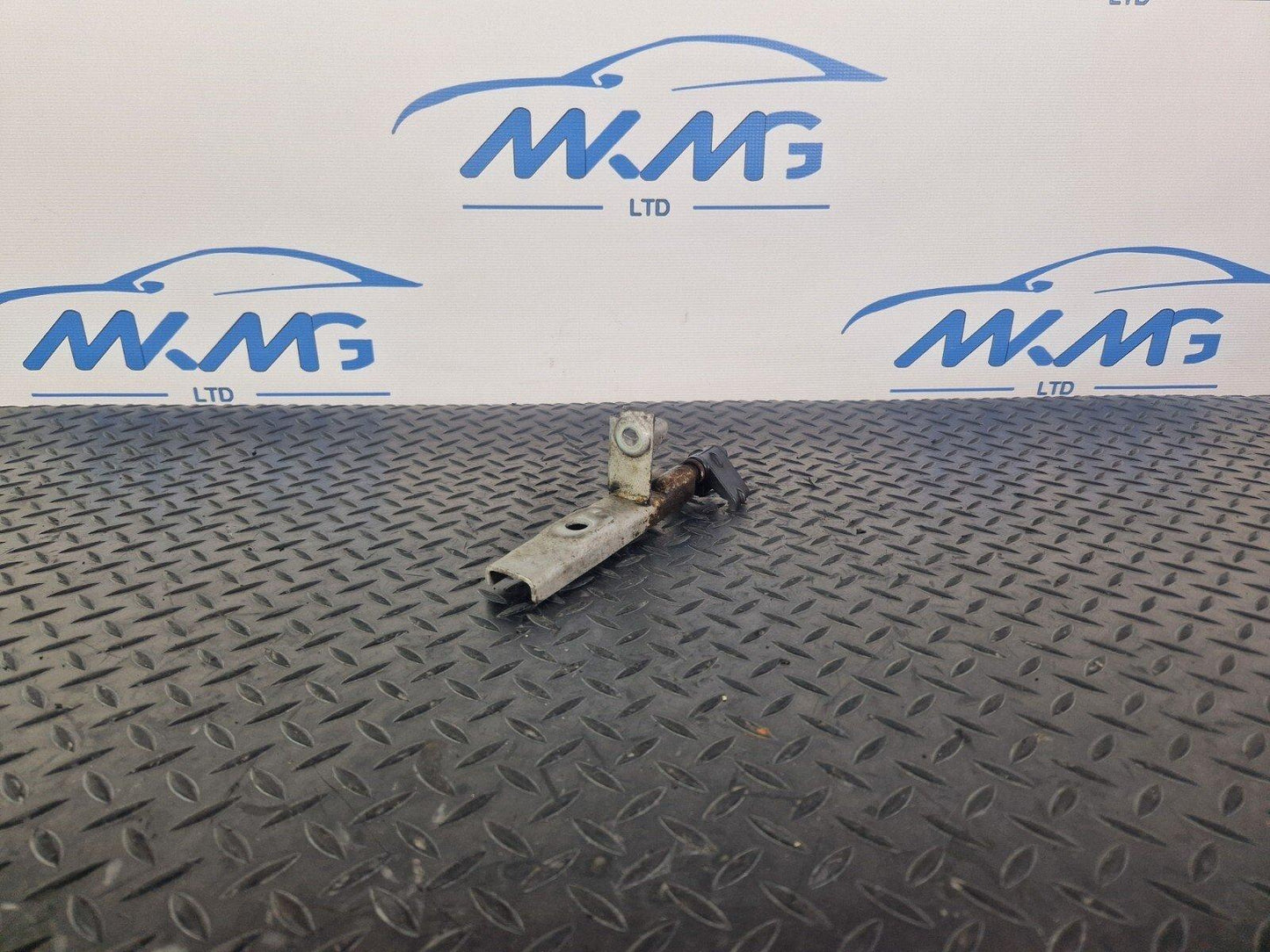 14-21 MERCEDES-BENZ C250D W205 OEM EXHAUST PIPE MOUNT HOOK BRACKET A2054902440