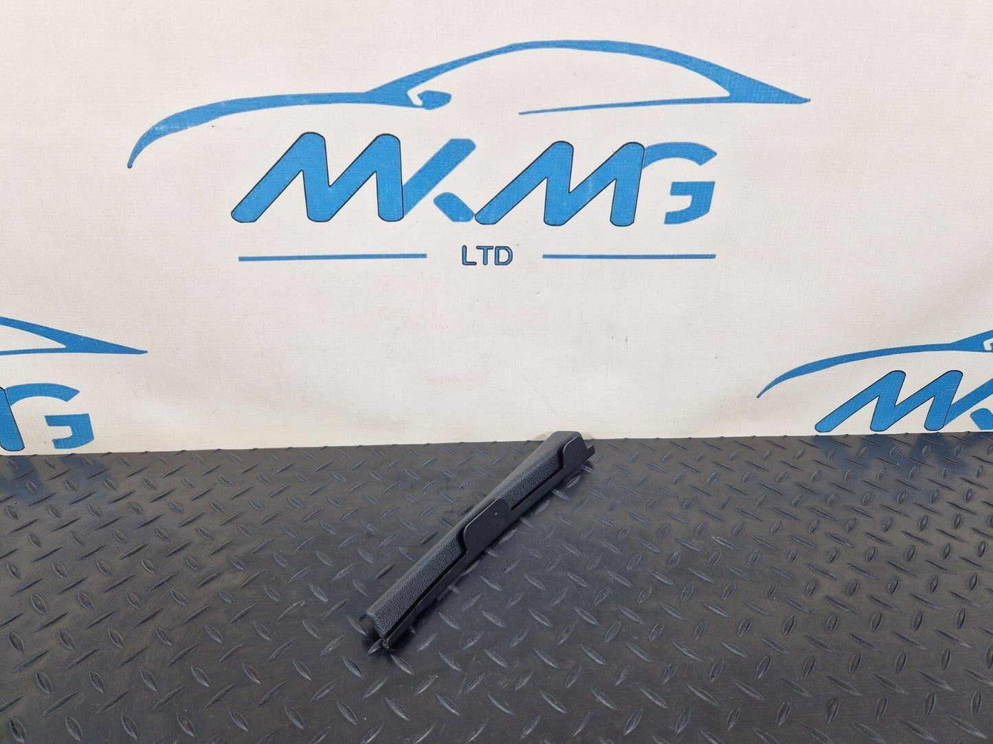16-19 AUDI A4 B9 GENUINE RIGHT DRIVER SIDE A PILLAR BRACKET 8W0868204
