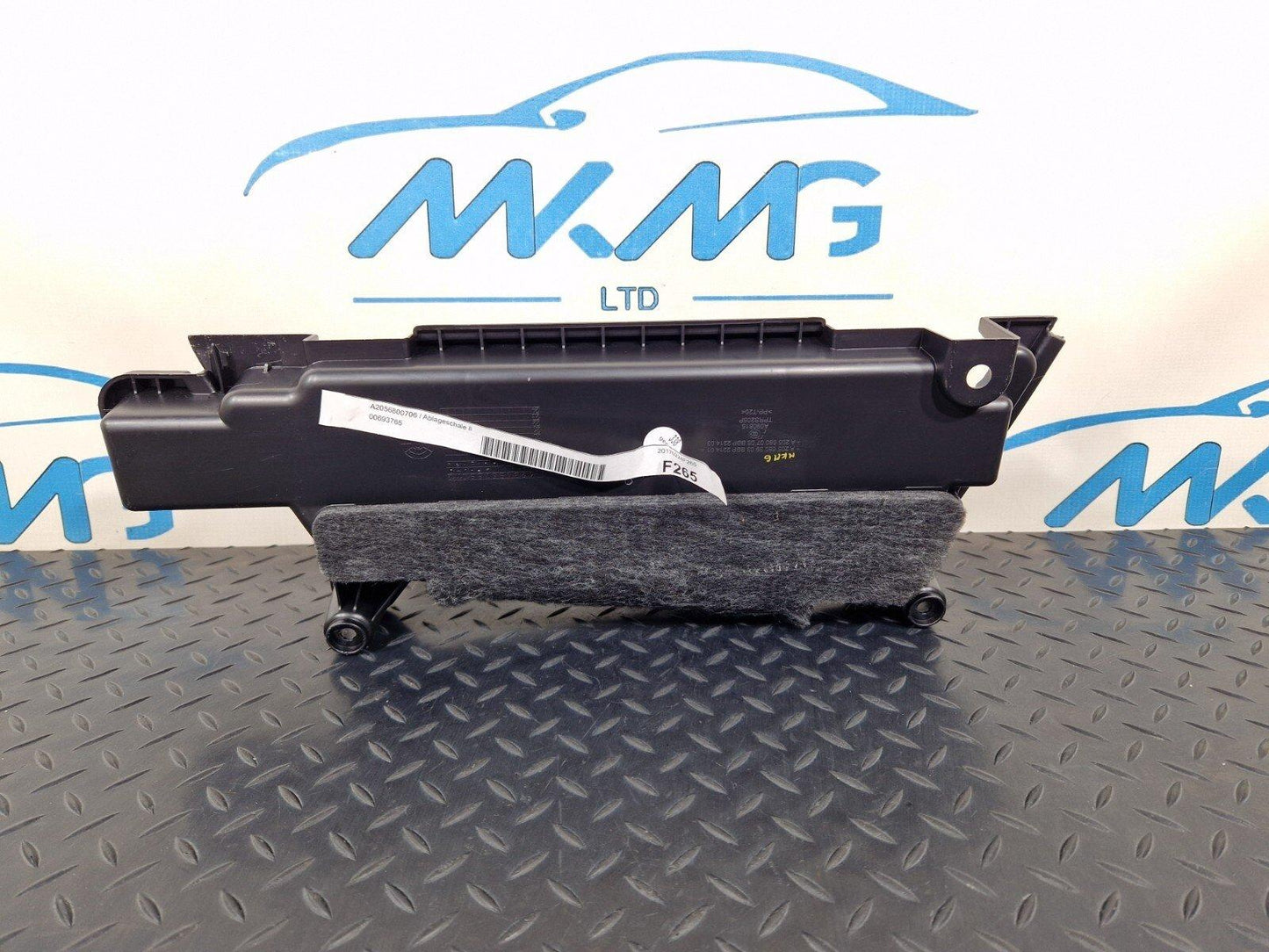 14-21 MERCEDES BENZ C200d W205 WARNING TRIANGLE TRAY HOLDER BRACKET A2056803903