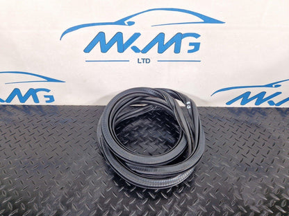 12-18 AUDI A6 C7 REAR LEFT DOOR RUBBER SEAL FITS BOTH LEFT OR RIGHT 4G5833721A