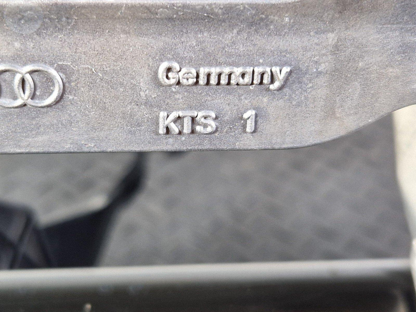 Audi    Unknown 8W27211178W2721316