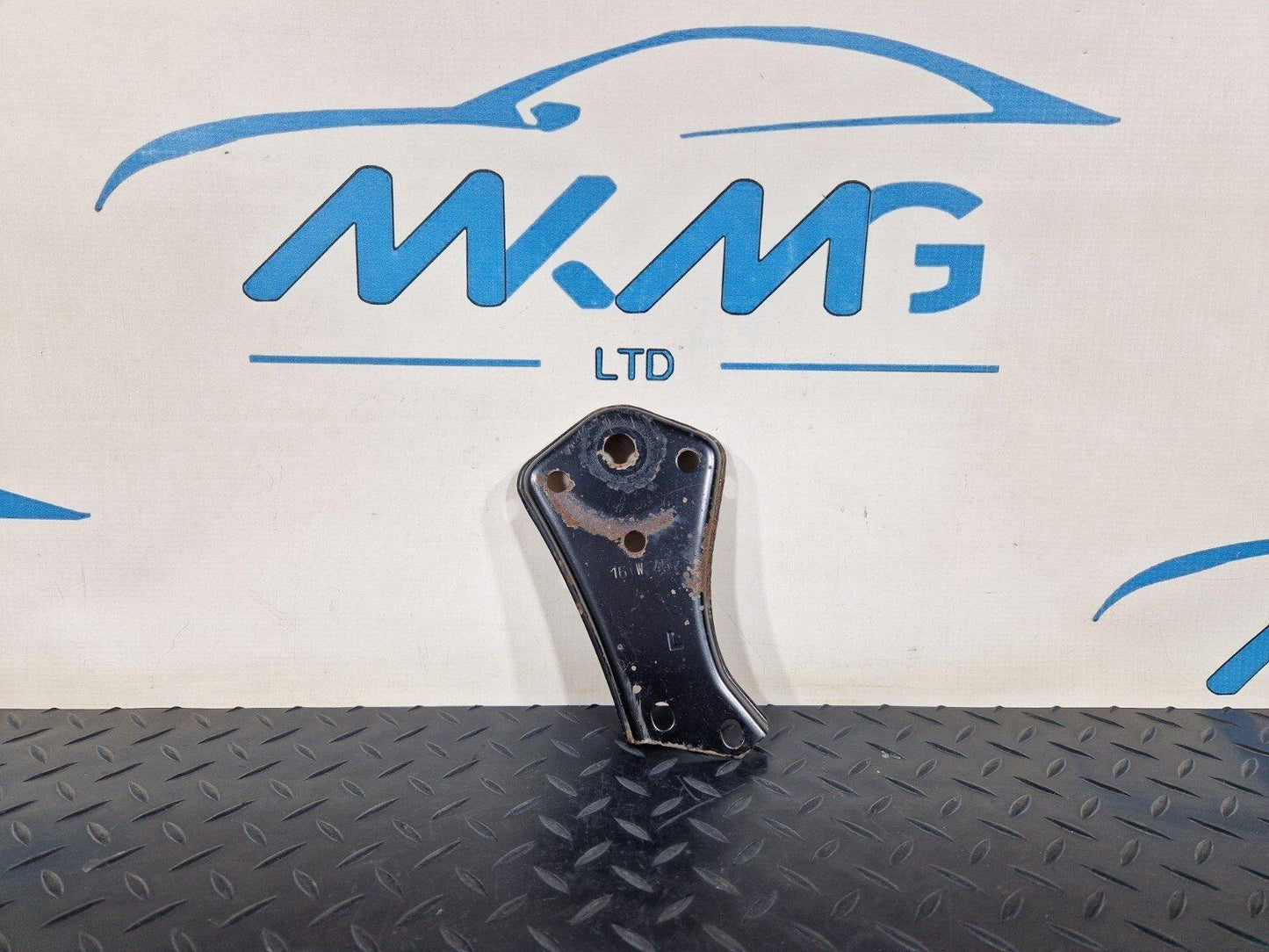 14-21 MERCEDES BENZ C200d W205 REAR AXLE SUBFRAME LEFT STOP PLATE A2053520700