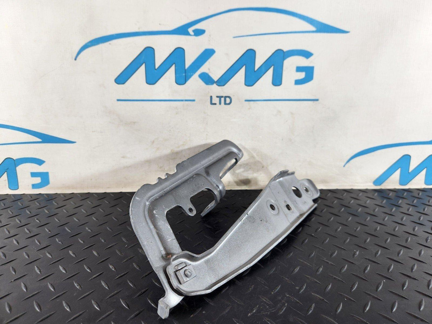 19-ON MERCEDES BENZ B CLASS W247 GENUINE FRONT LEFT BONNET HINGE A2478800128