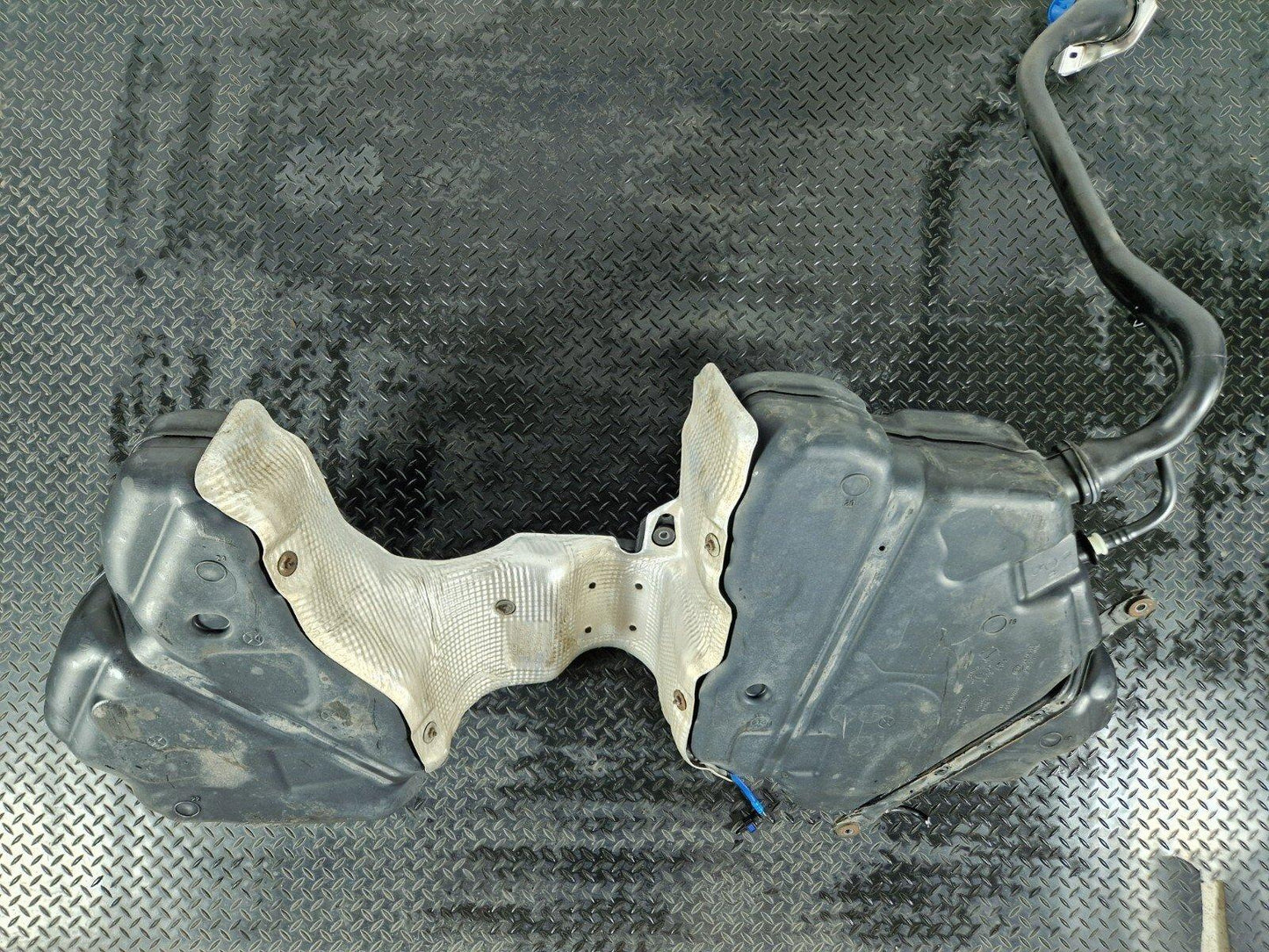 12-18 AUDI A6 C7 OEM ENGINE FUEL TANK & PUMP 8W0201021CL