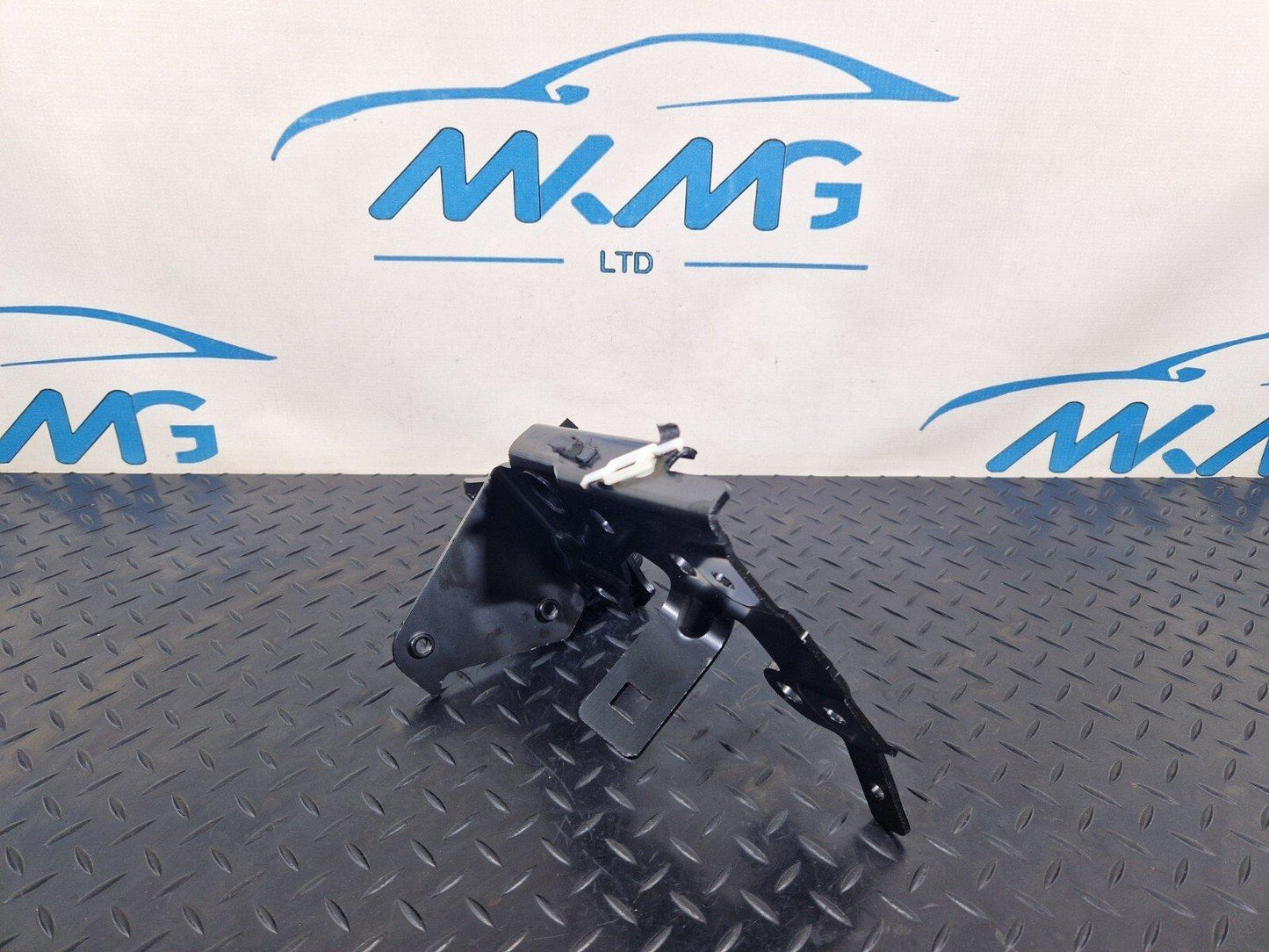 15-18 AUDI A7 4G REAR LEFT SIDE N/S BOOT TAILGATE STRUT SUPPORT MOUNT 4G8827857