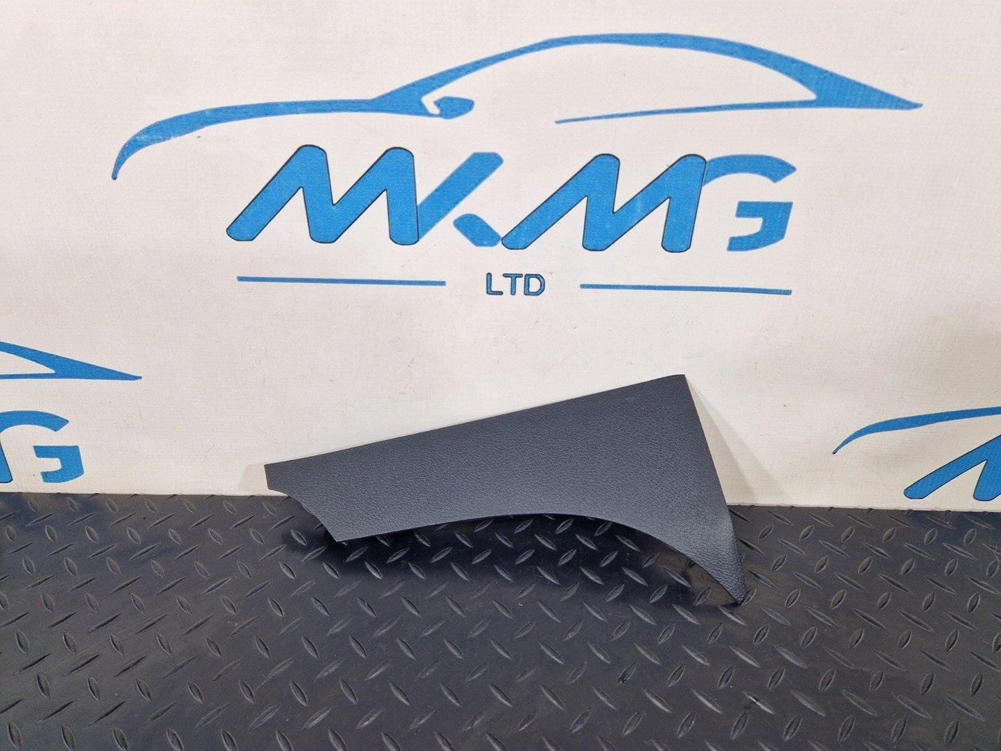 18-ON MERCEDES BENZ SPRINTER W907 OEM RIGHT O/S LOWER TRIM A9106803200