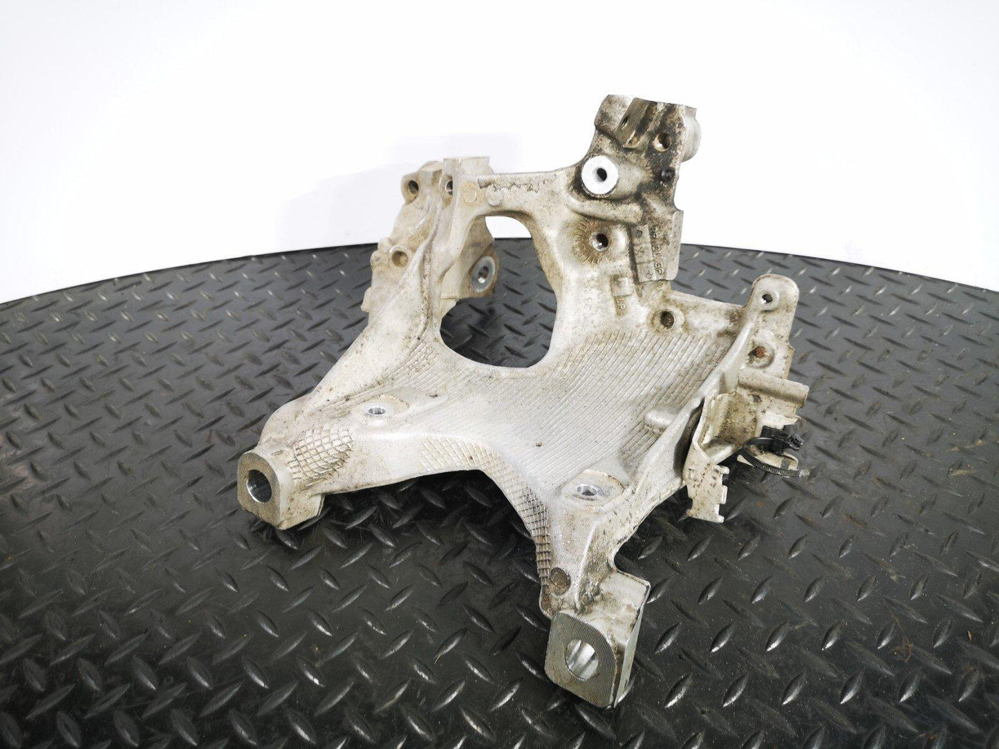 16-19 AUDI A4 B9 GENUINE 1.4 TFSI FRONT RIGHT SIDE SUBFRAME BRACKET 8W0399296E