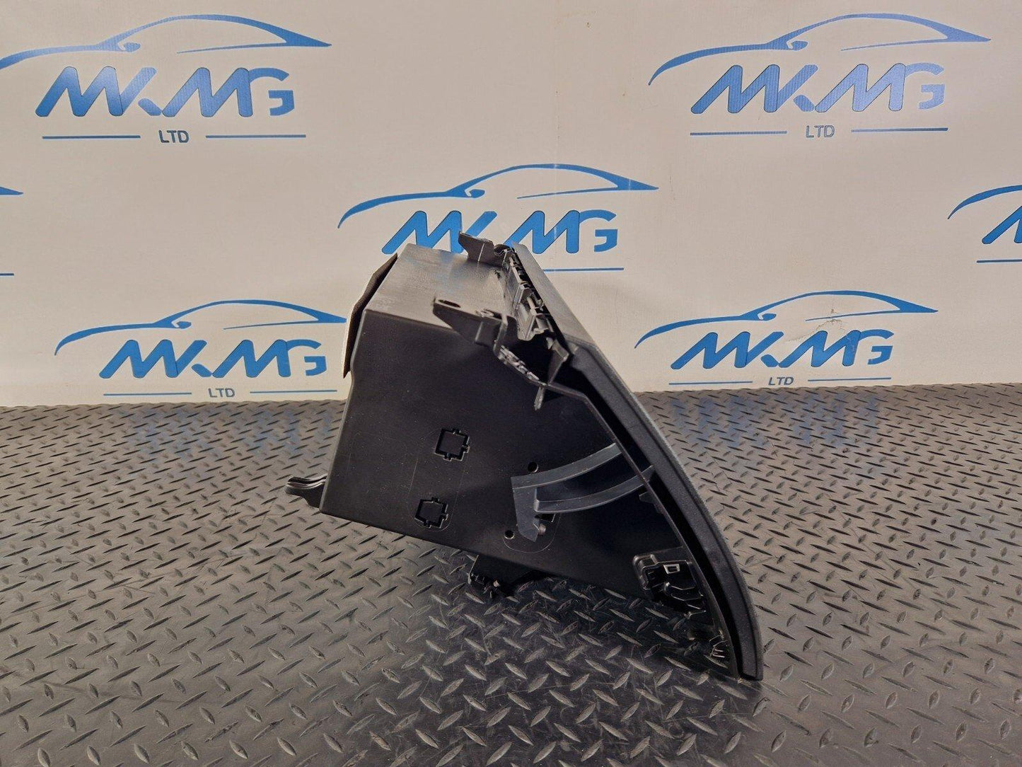 19-ON MERCEDES BENZ CLA C118 STORAGE COMPARTMENT GLOVEBOX A1776803800