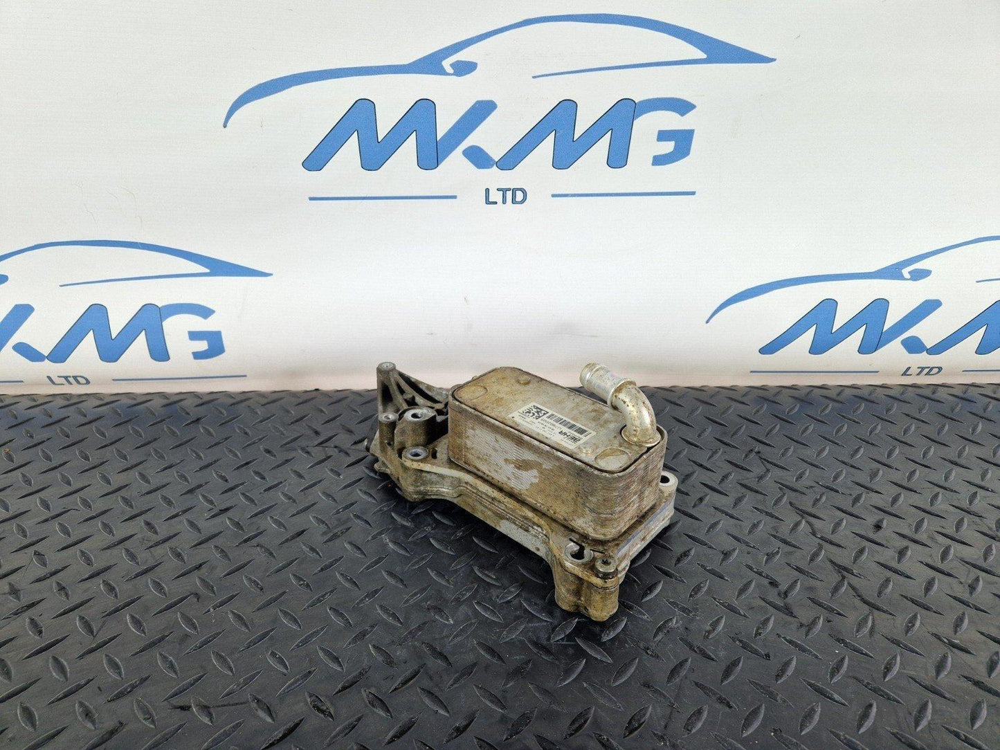 18-ON MERCEDES BENZ SPRINTER W907 GENUINE ENGINE OIL COOLER RADIATOR A6511801165