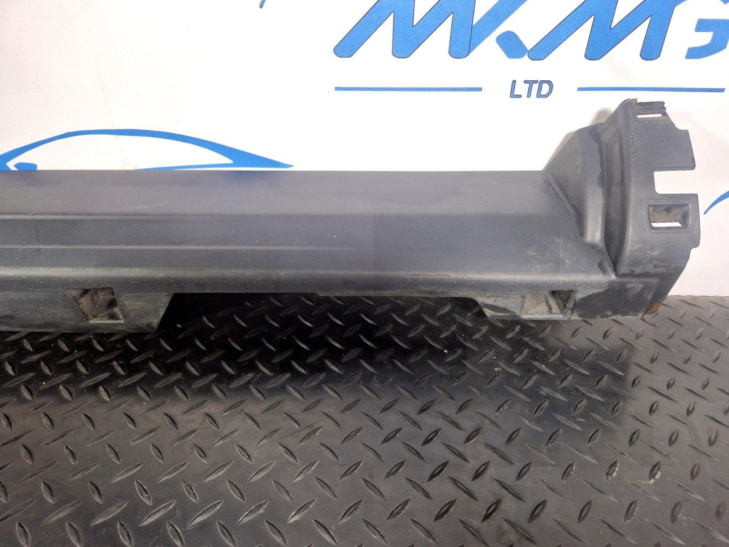 2019-ON  LAND ROVER DISCOVERY L550 LCI RIGHT O/S SKIRT IN BLACK FK72-10154-AE