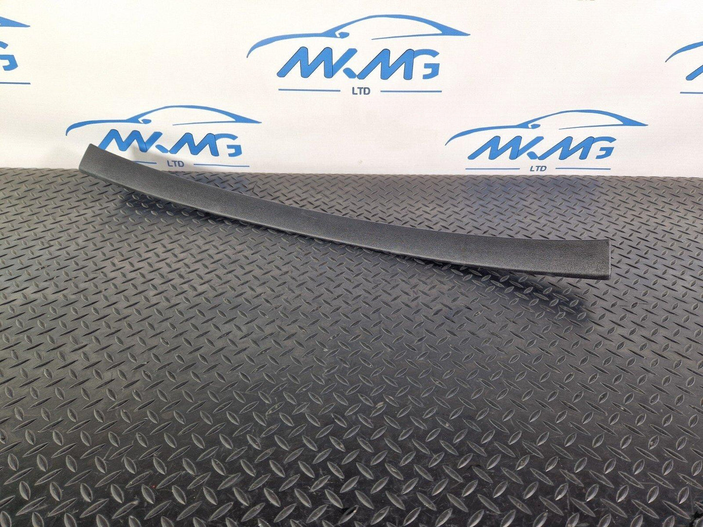 10-15 AUDI Q7 4L GENUINE OEM TAILGATE CENTRE COVER TRIM 4L0867606