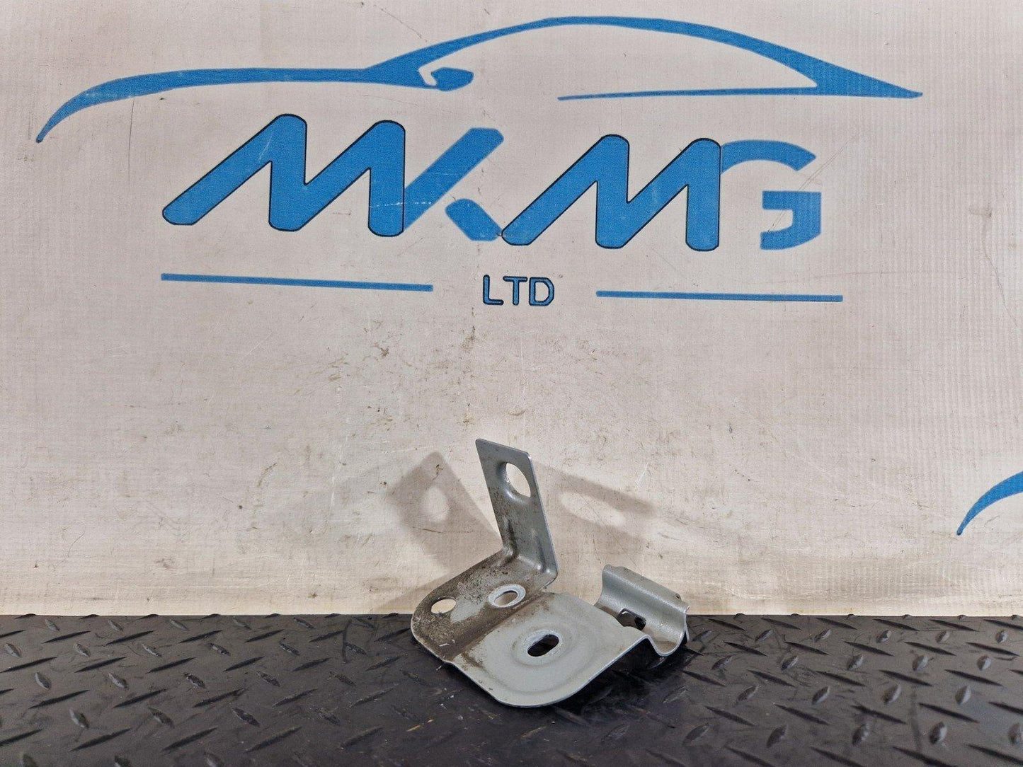 16-20 AUDI Q7 4M GENUINE FRONT RIGHT O/S FENDER HOLDER WING BRACKET 4M0821168