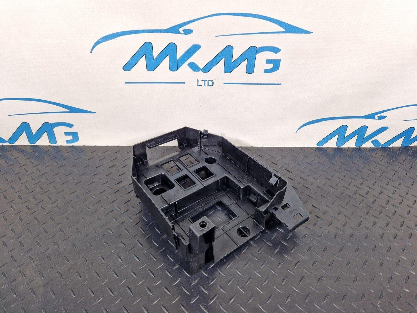 18-ON MERCEDES SPRINTER W907 W910 FOOTWELL FIREWALL CENTER BRACKET A9075451500