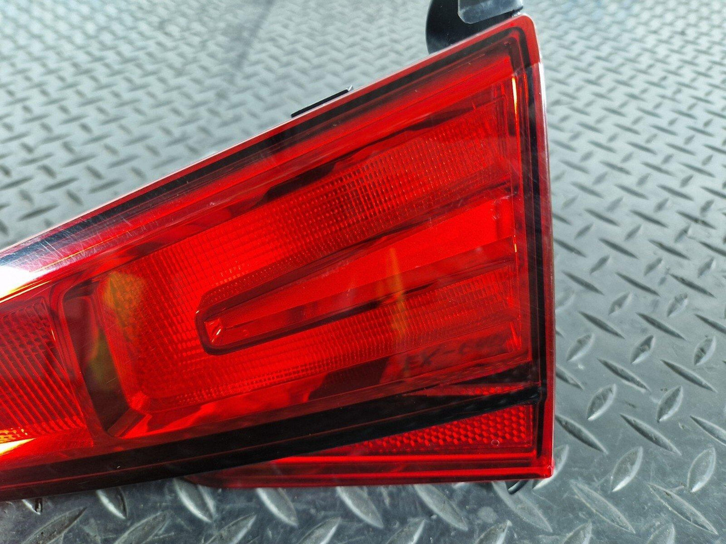 16-19 AUDI A4 B9 GENUINE REAR RIGHT O/S/R INNER TAILGATE LIGHT 8W5945076A