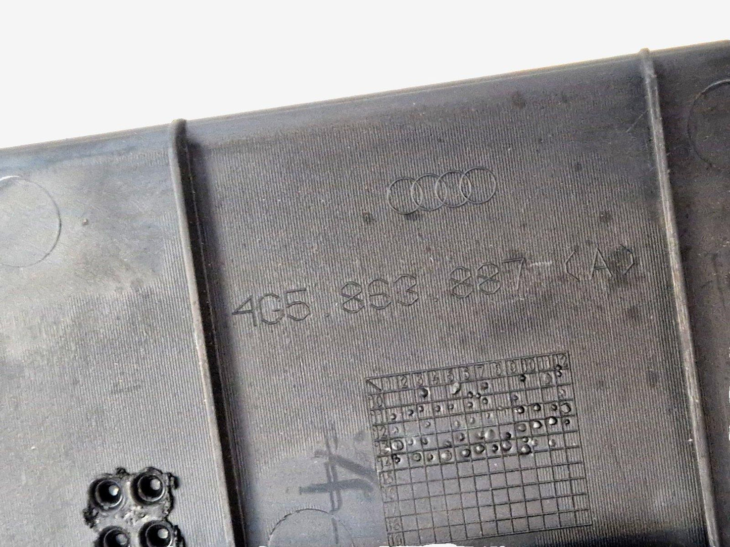 12-18 AUDI A6 C7  GENUINE REAR LEFT SIDE BOOT PANEL COVER 4G5863887D