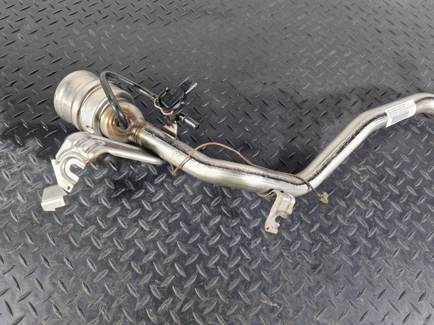 19-ON MERCEDES BENZ CLA250e C118 GENUINE FUEL FILLER PIPE A1184700900