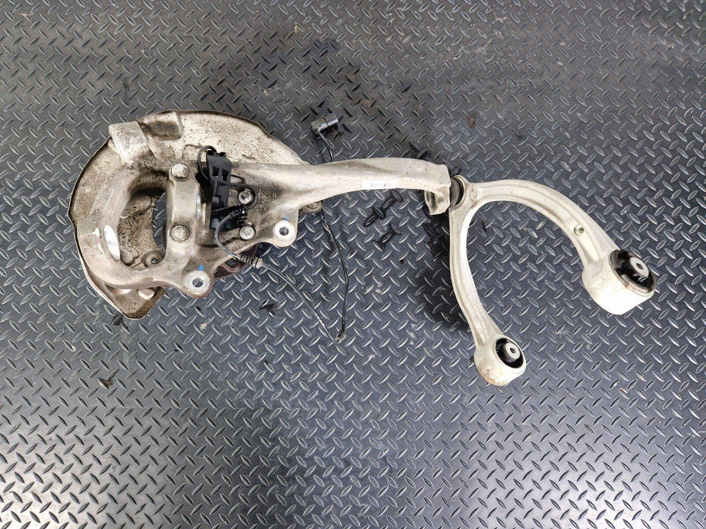 14-21 MERCEDES BENZ C200 W205 FRONT HUB RIGHT DRIVER SIDE A2052200