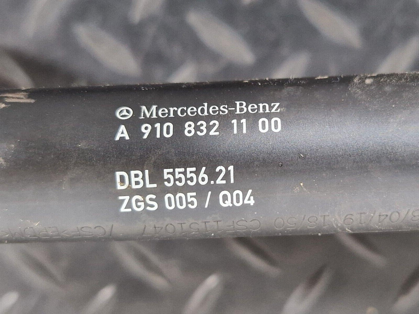 18-ON MERCEDES BENZ SPRINTER W907 GENUINE AIR INTAKE HOSE/PIPE A9108321100